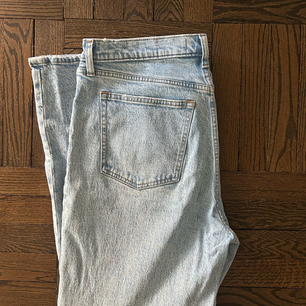 Abercrombie 90s high rise relaxed jean- size 32 - Light Wash